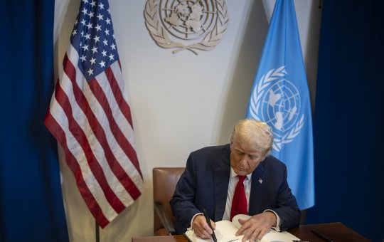 Trump impõe novas tarifas de 100% sobre produtos chineses