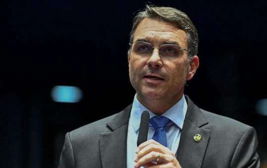 Flávio Bolsonaro confirma apoio para seu pai nas eleições de 2026