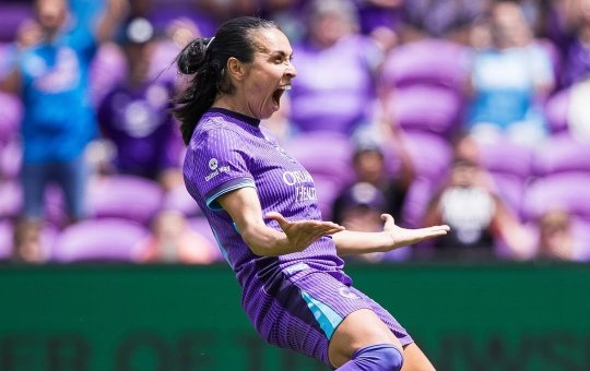 Marta faz nova mágica com golaço olímpico nos acréscimos para vitória no Orlando Pride