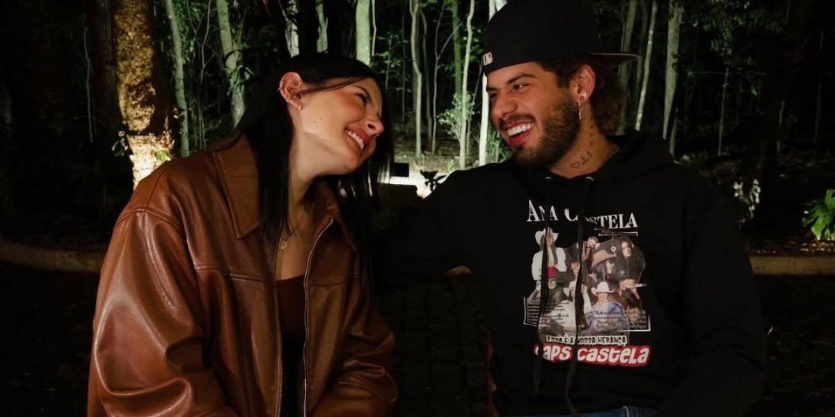 CASAL: Ana Castela e Zé Felipe protagonizam primeiro beijo público