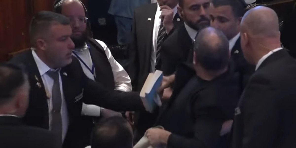 Membro do parlamento de Israel é expulso após interromper discurso de Donald Trump