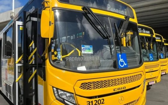 Após quatro dias sem ônibus, coletivos voltam a operar no Vale das Pedrinhas e Santa Cruz