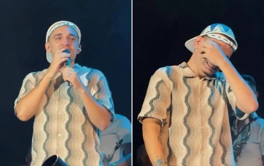 João Gomes se emociona ao ver professora que o alfabetizou em seu show: 'Obrigado por me ensinar a escrever'