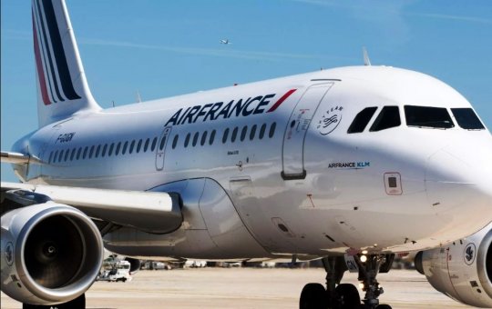 Avião apresenta pane mecânica e passageiros ficam presos em voo da França para Salvador