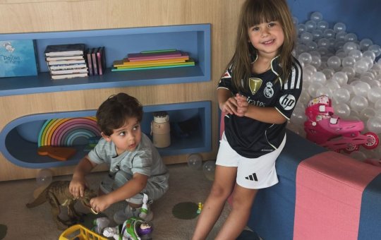 Reaproximação? Virgínia posta foto de Maria Alice com a camisa do Real Madrid, time de Vini Júnior