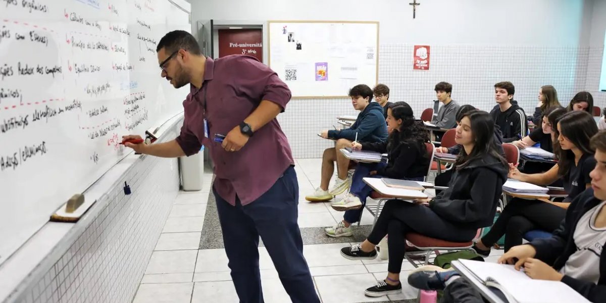 Entre vocação e resistência: o que ainda significa ser professor no Brasil