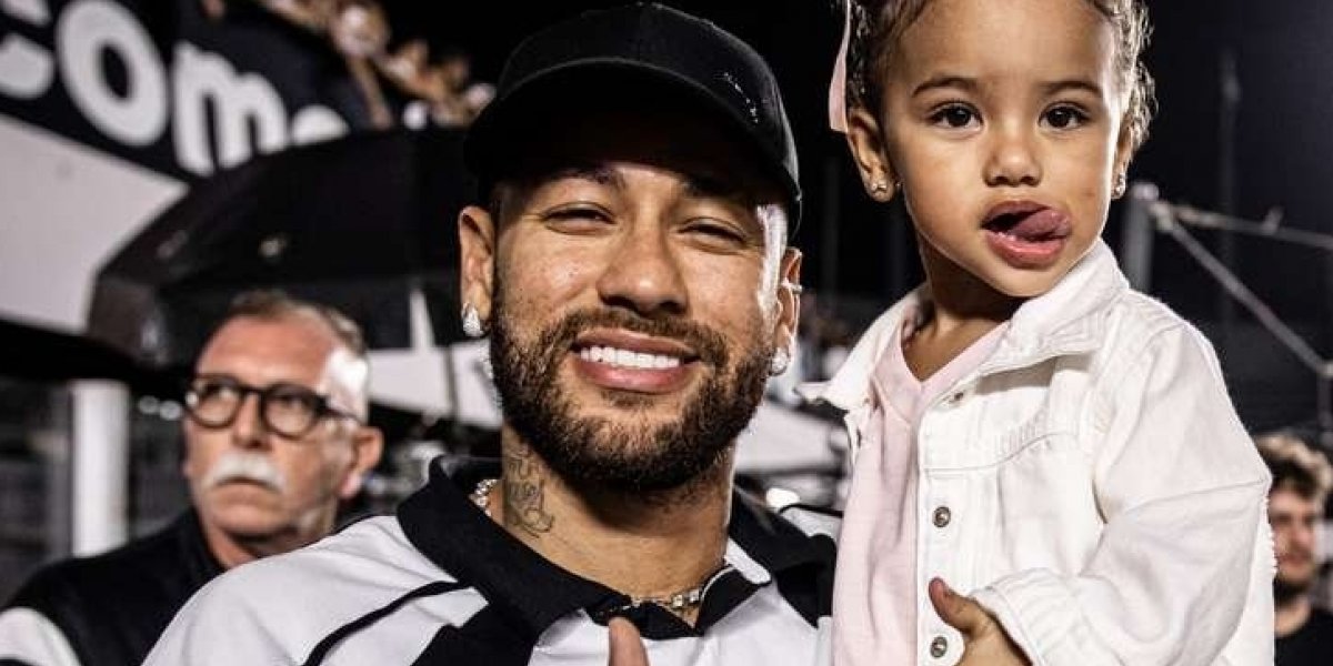 Mavie, filha mais velha de Neymar, toma bolada e sai do campo chorando