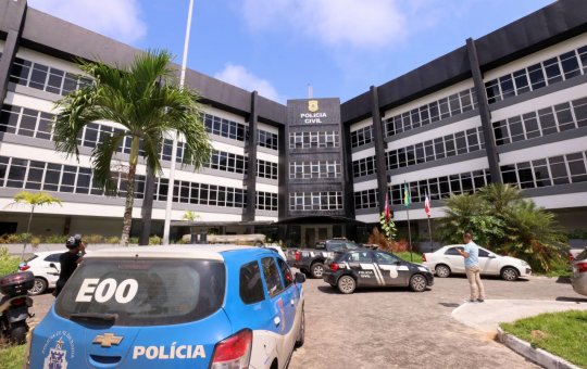 Operação apreende armamento pesado e grande quantidade de drogas em Salvador