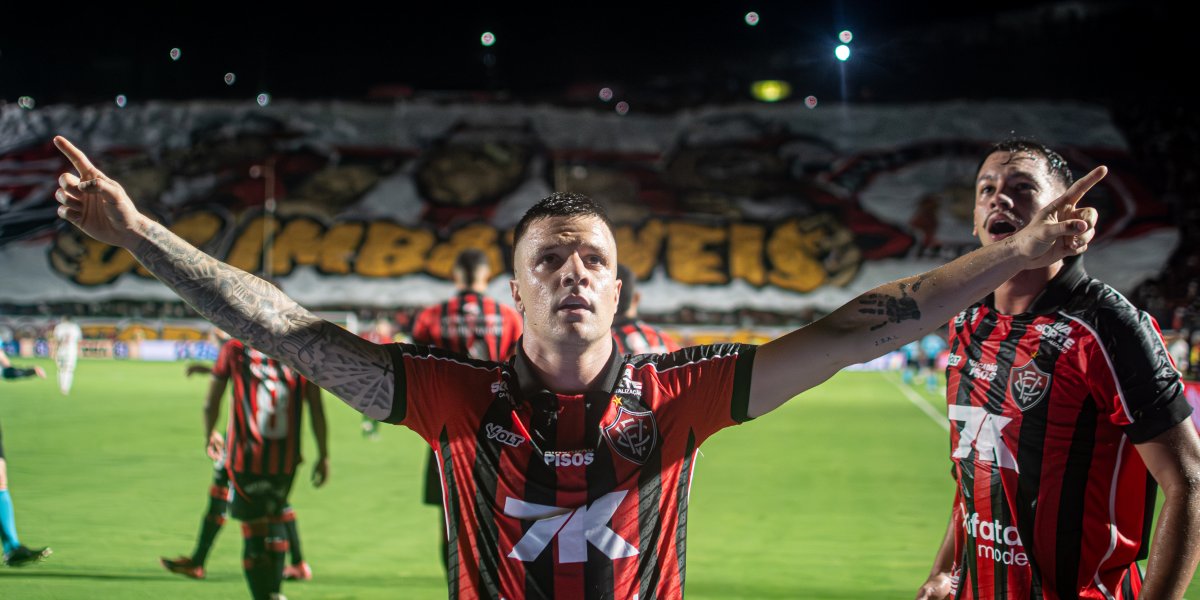 Renato Kayzer marcou o primeiro gol do Vitória contra o Bahia, nesta quinta-feira (16)