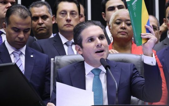 Câmara deve votar urgência de projeto que garante mala de mão gratuita em voos