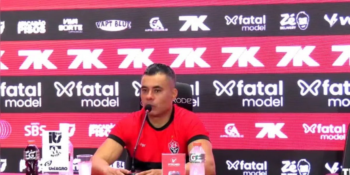 Jair Ventura durante entrevista coletiva