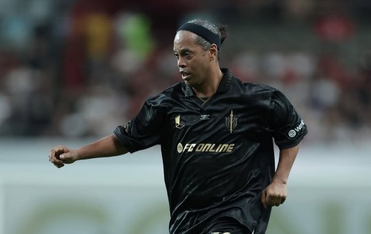  Além de craque dentro de campo e com projeto no ramo da música, Ronaldinho Gaúcho lança álbum