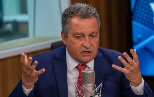Rui Costa evita confirmar candidatura ao Senado e declara apoio político a Lula