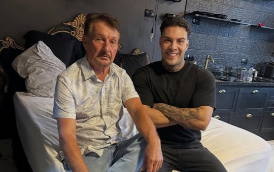 Pai de Andressa Urach vai ao hospital após gravar conteúdo adulto com outro homem e afirma: 'Consciente dos meus atos'