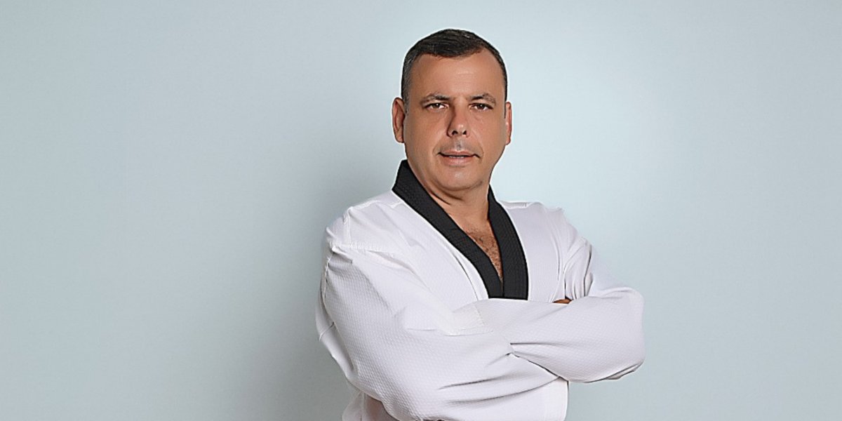 Mestre Átila Torres iniciou sua carreira nas artes marciais na década de 1970
