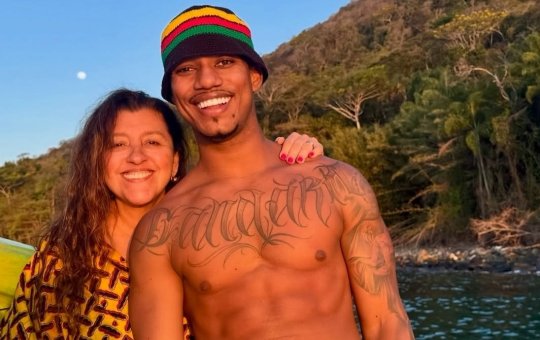 Regina Casé se emociona ao homenagear O Kannalha e agradece a Preta Gil por amizade