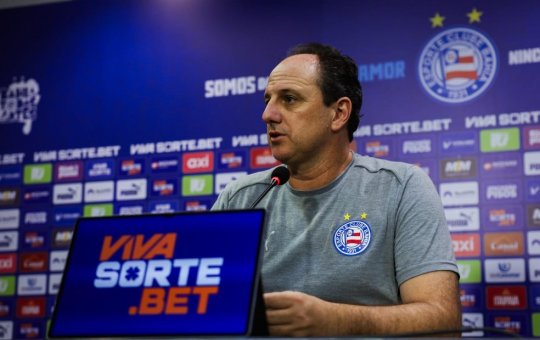 Ceni celebra força em triunfo, mas cobra mesma postura em duelos fora de casa