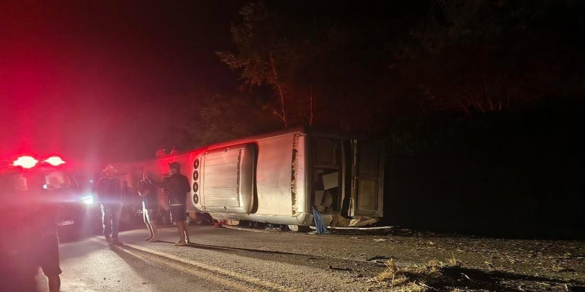 Sete baianos estão entre as 17 vítimas de acidente com ônibus em Pernambuco