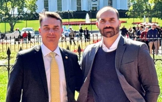 Flávio Bolsonaro viaja aos EUA para conter Eduardo e investigar aproximação entre Lula e Trump