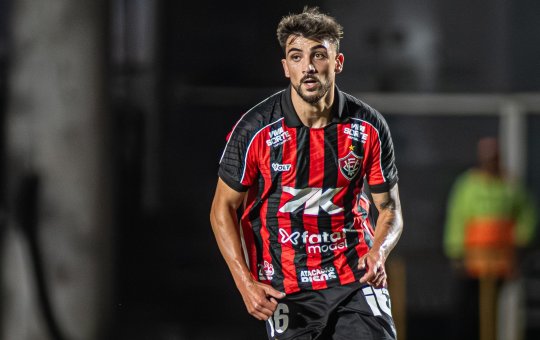 Volante desfalcará o Vitória após lesão grave