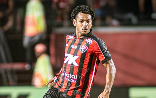 Atacante rescinde contrato com Vitória após cinco jogos pelo Leão