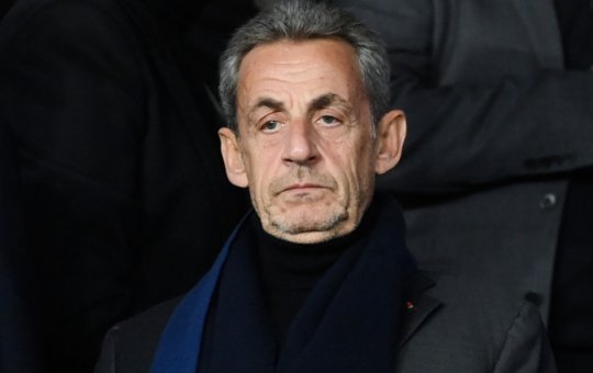 Ex-presidente da França Nicolas Sarkozy é preso em Paris para cumprir pena de cinco anos