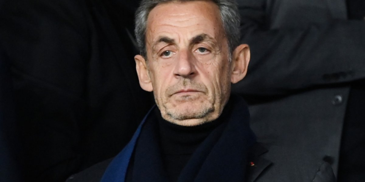 Ex-presidente da França Nicolas Sarkozy é preso em Paris para cumprir pena de cinco anos