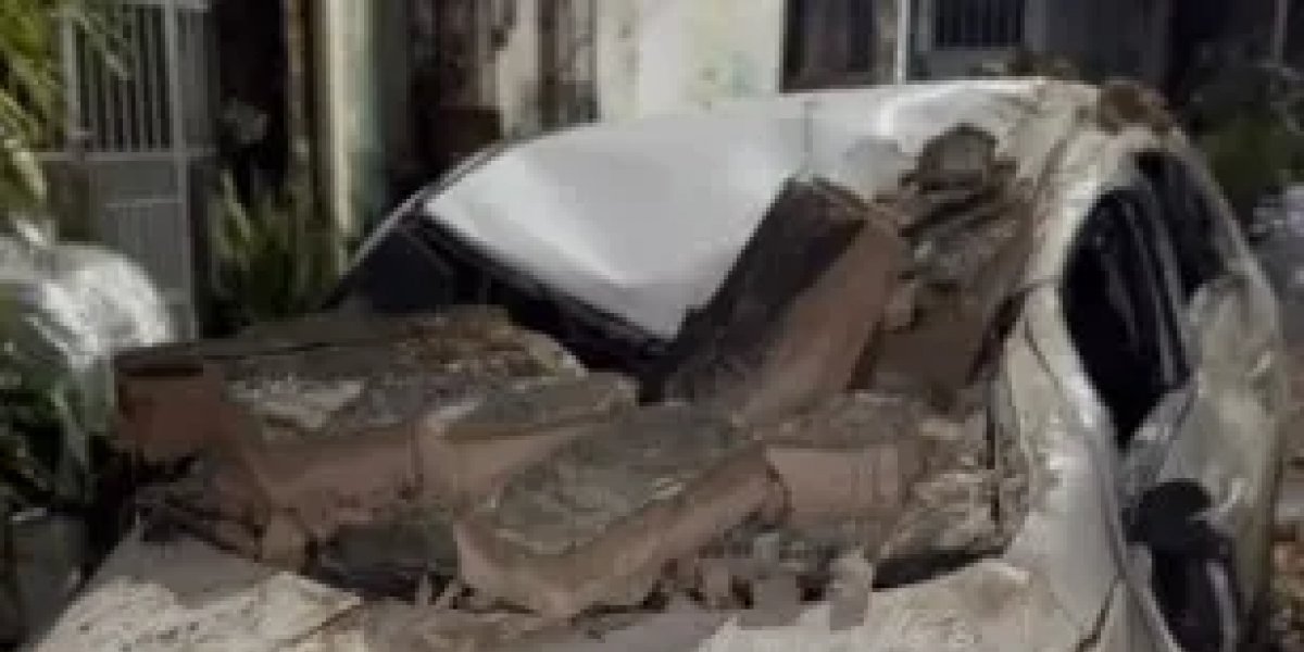 Muro de escola municipal desaba devido às fortes chuvas de Salvador