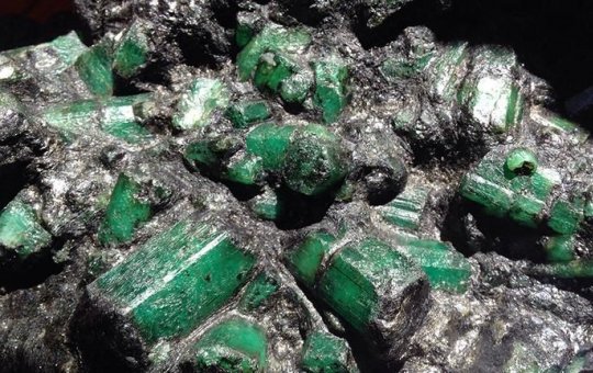 Rara esmeralda de R$ 2 bilhões, encontrada na Bahia, é guardada em bunker de segurança máxima