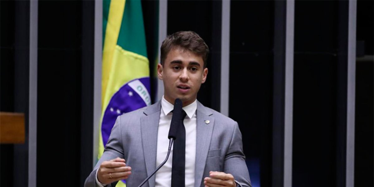 Debochando, Nikolas Ferreira critica o governo Lula: "Compensa ser de esquerda"