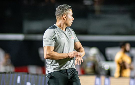 Climão? Aperto de mão entre Jair Ventura e Vojvoda após apito final levanta questionamentos nas redes 