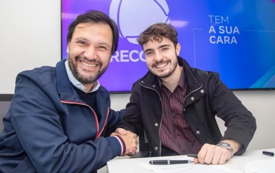 João Augusto Liberato faz estreia na Record com novo quadro no Domingo Espetacular