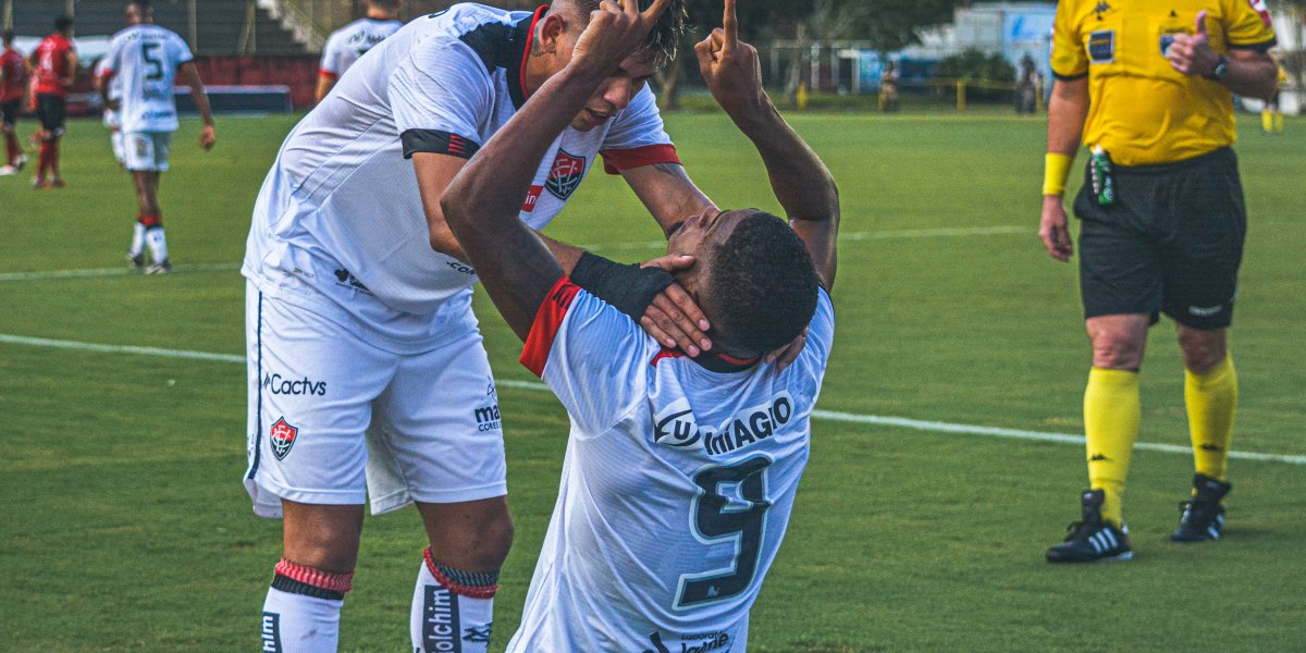 Vitória: Com dois gols de David, Leão goleia Brasil de Pelotas
