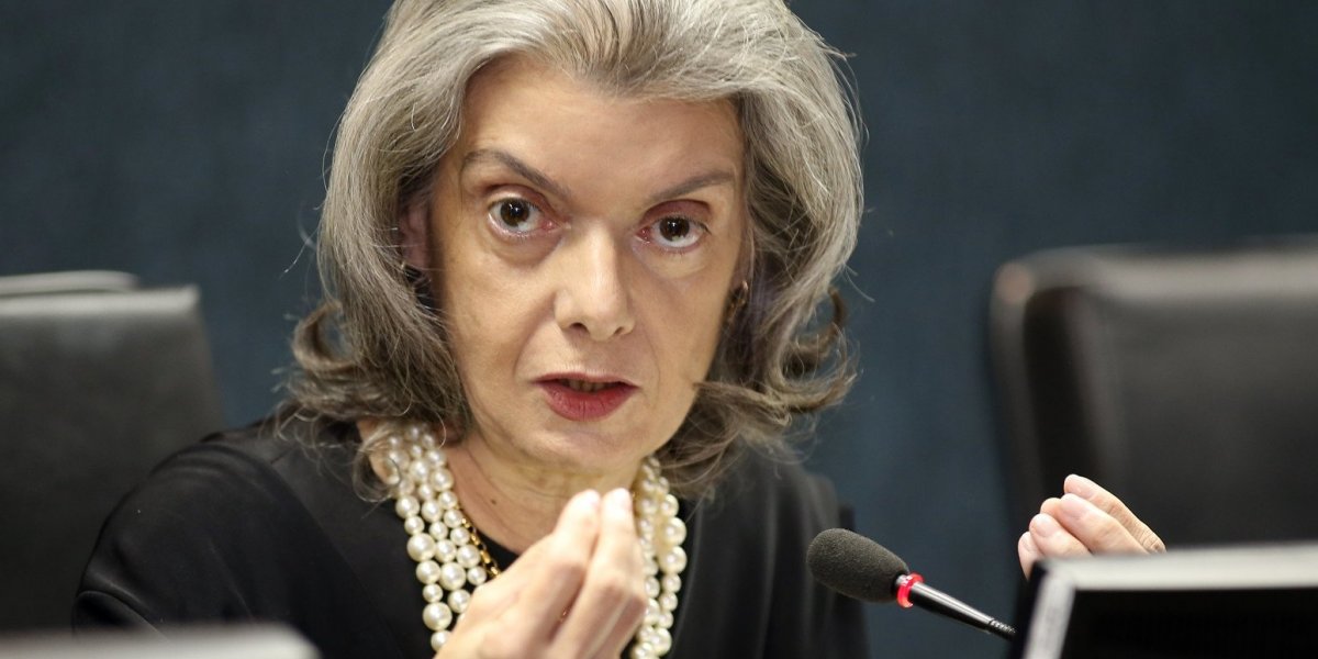 Cármen Lúcia vota a favor e STF forma maioria para condenar núcleo das fake news por trama golpista