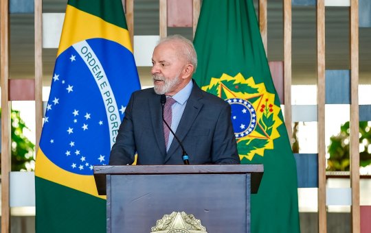 Lula afirma que quem ganha R$ 8 mil por mês é quase pobre e reflete: 'Não vai sobrar dinheiro'