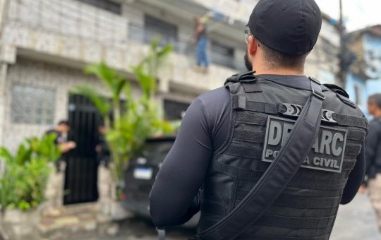 Polícia Civil deflagra operação contra o tráfico de drogas, investigando influenciadora digital baiana