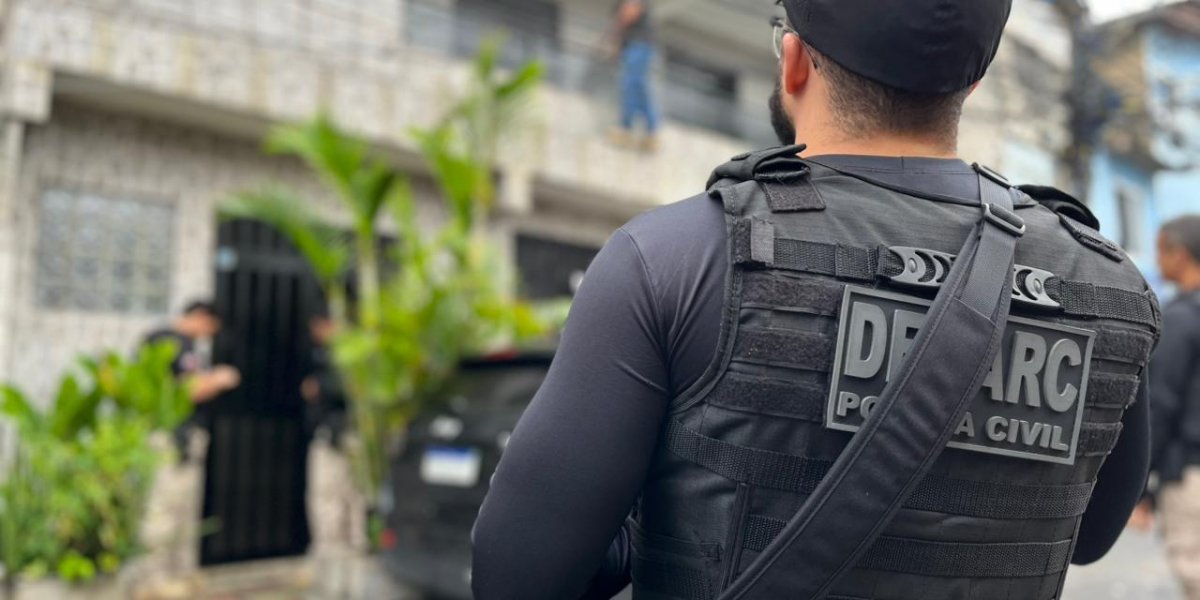 Polícia Civil deflagra operação contra o tráfico de drogas, investigando influenciadora digital baiana