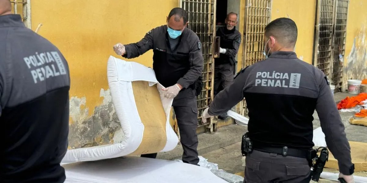 Segundo delegado, a cela de onde os detentos fugiram tinha defeito na grade