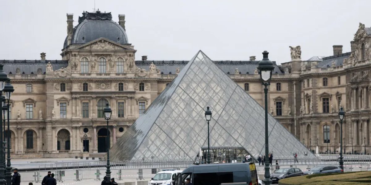 Museu do Louvre reabre três dias após 'roubo do século'