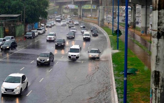 Salvador entra em alerta máximo após fortes chuvas; Defesa Civil reforça risco de deslizamentos
