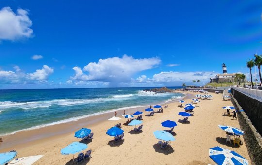 Câmara Municipal aprova lei que implementa uma série de proibições nas praias de Salvador; entenda