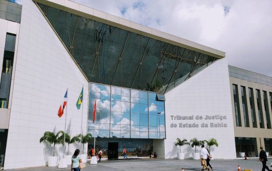 Justiça dá 72 horas para a Meta excluir publicações difamatórias contra advogados baianos
