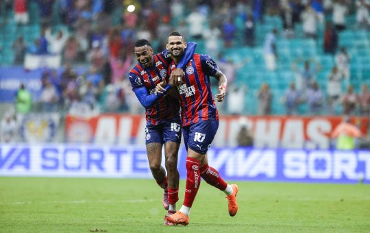 Em noite chuvosa, Bahia confirma bom retrospecto na Fonte Nova e vence Internacional
