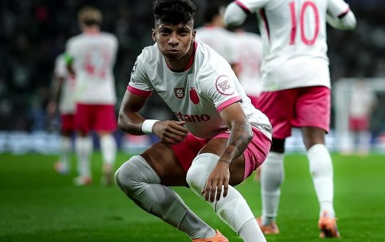 Cria do Vitória sai da série C do Brasileirão e brilha na Champions League