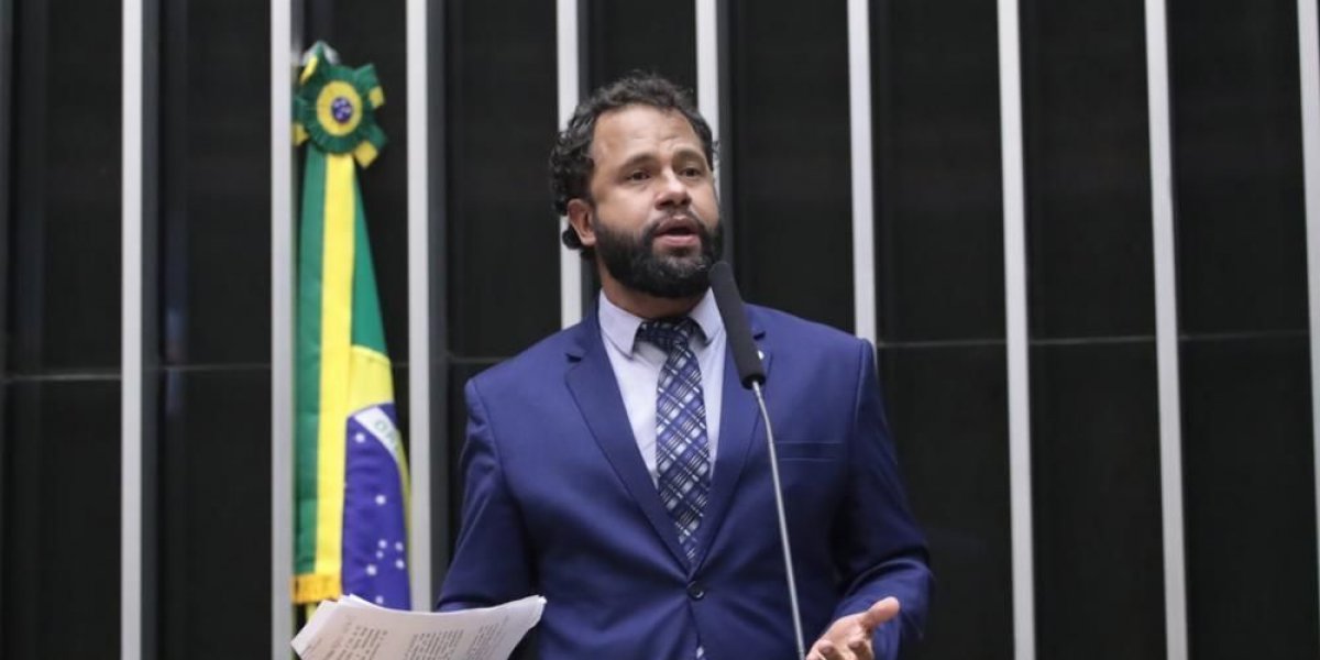 Deputado critica criação de bancada cristã na Câmara: 'retrocesso civilizatório'