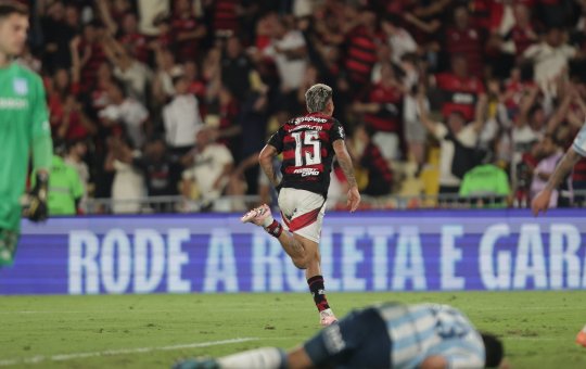 Flamengo vence e se aproxima de mais uma final de Libertadores