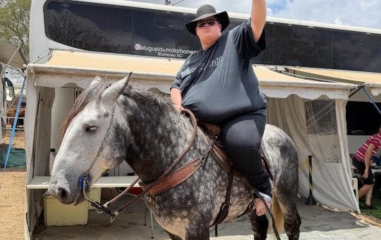 Após perder 115 kg, influenciador realiza sonho de andar a cavalo; veja o vídeo