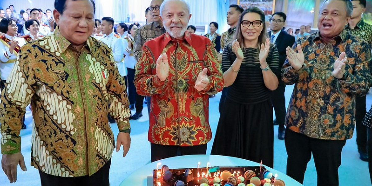 Lula celebra aniversário com presidente da Indonésia durante visita oficial