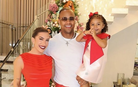 Liz, filha de Leo Santana e Lore Improta, sugere nomes para seu futuro irmão e diverte internet