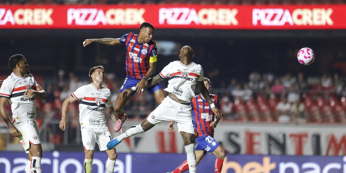Jean Lucas subindo para cabecear